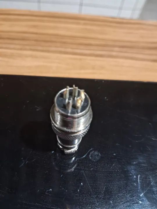 Conector Macho BNC para arcades ou guitarras baixos - Foto 2