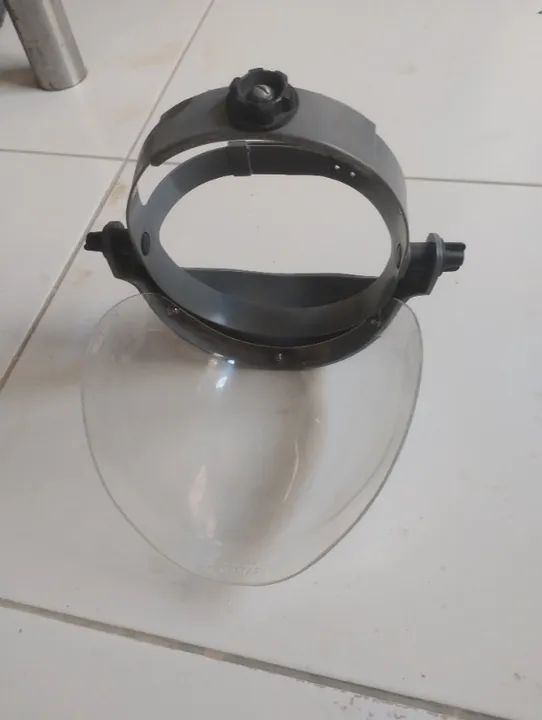 Máscara de proteção em acrílico - Foto 2