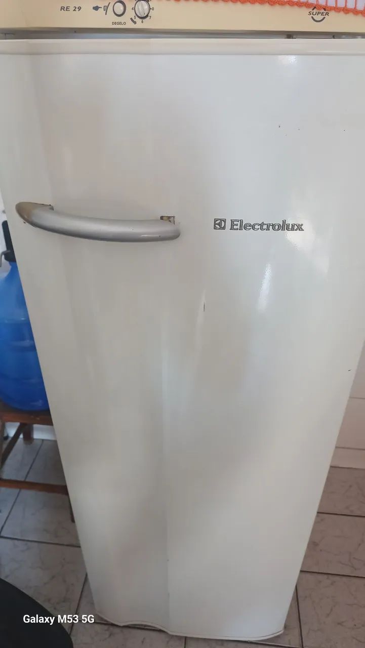 Geladeira Eletrolux RE29 super