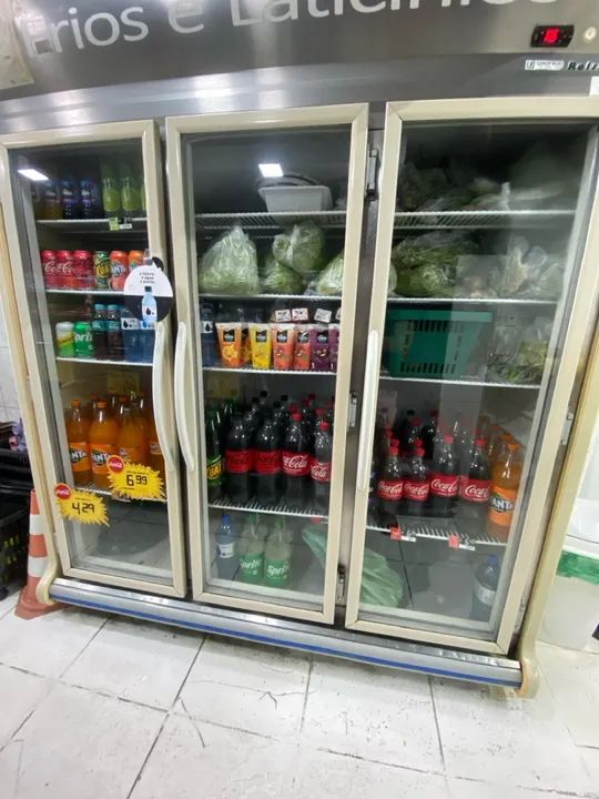 Vendo freezer expositor 3 portas 