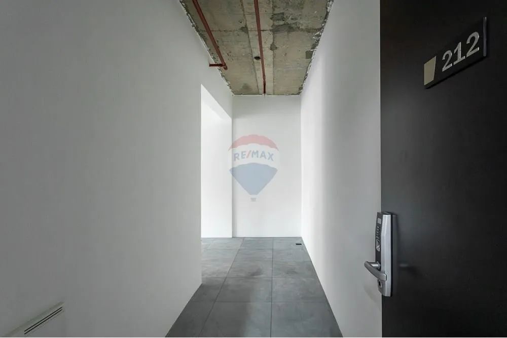 Excelente conjunto comercial novo com 42 mts, 1 vaga, sacada privativa e na melhor localiz - Foto 9