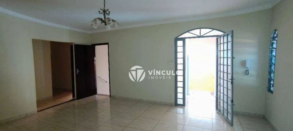 Casa com 4 dormitórios à venda, 269 m² por R$ 890.000,00 - Estados Unidos - Uberaba/MG