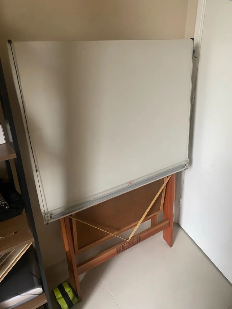 Cavalete para projetos 64842058000386121