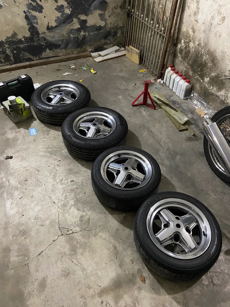 Rodas Cruz de Malta e Pneus - Foto 2