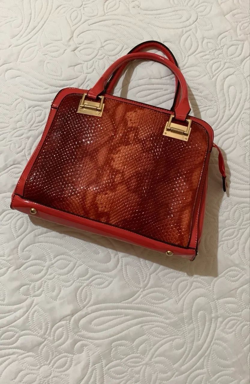 Bolsa vermelha artesanal 