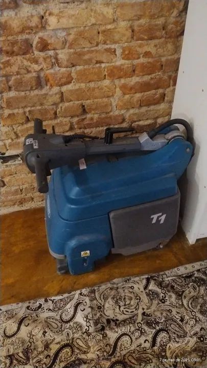 Máquina de Limpeza Tennant T1