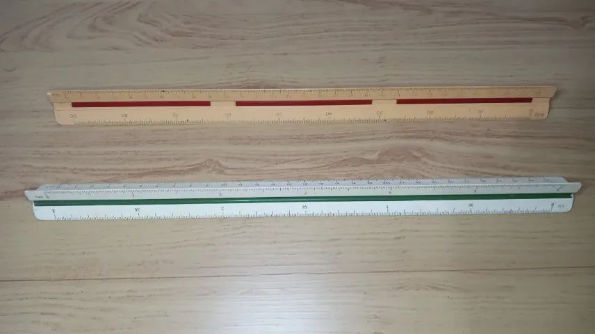 Escalímetro Régua Triangular Plástico 30cm (Usado)
