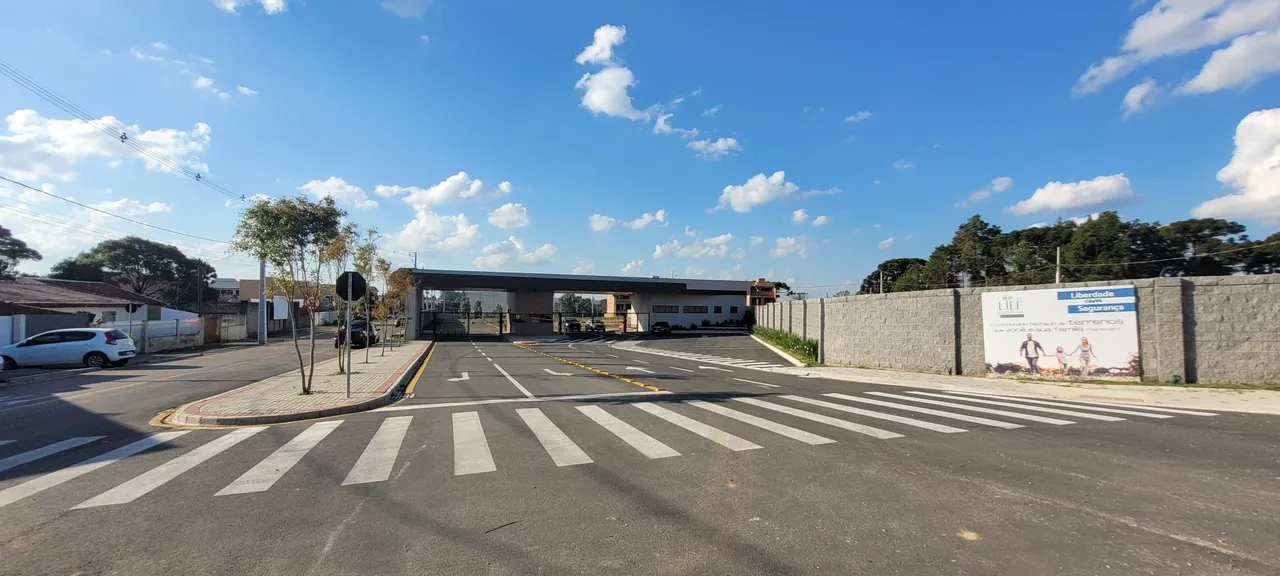 Terrenos em condomínio fechado em São José dos Pinhais.