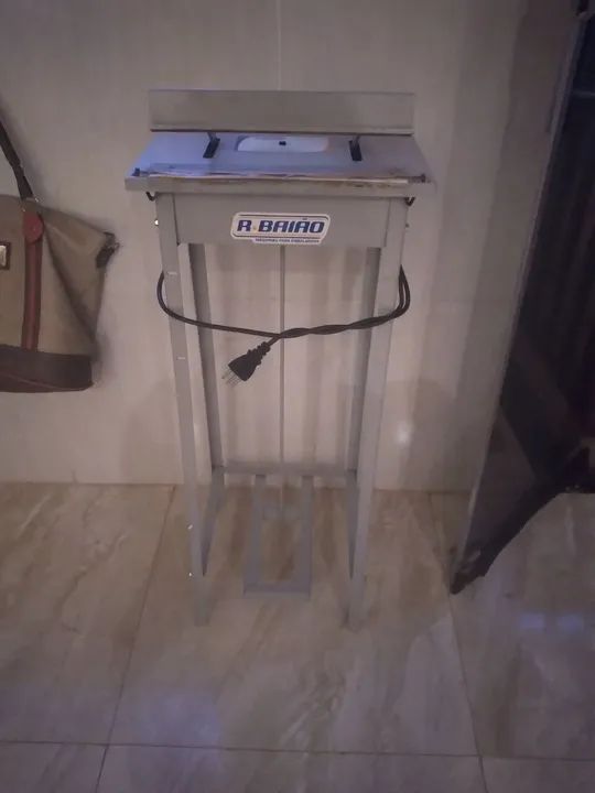 Máquina de Embalar a Vácuo - R. Baião