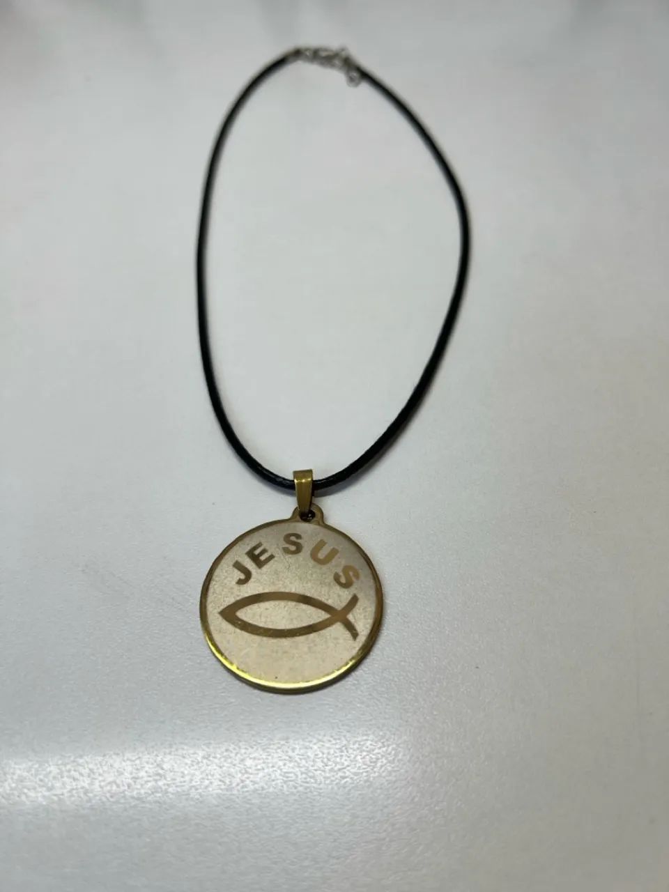 Conjunto de 2 colares com pingentes religiosos 1 pulseira - Foto 3