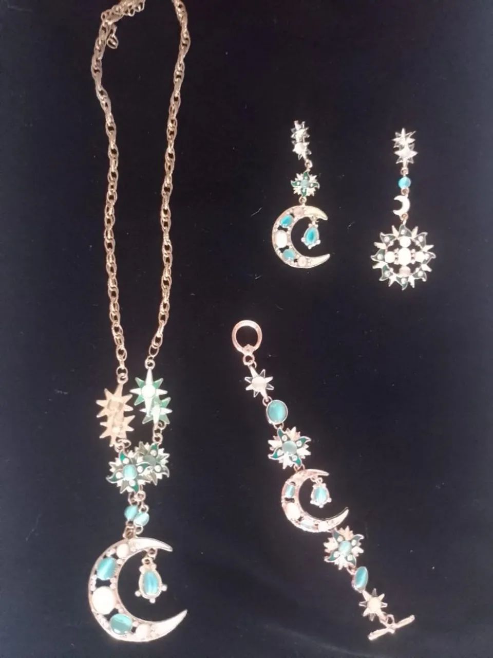 Conjunto de Colar, Brincos e Pulseira com Motivos de Lua e Estrelas