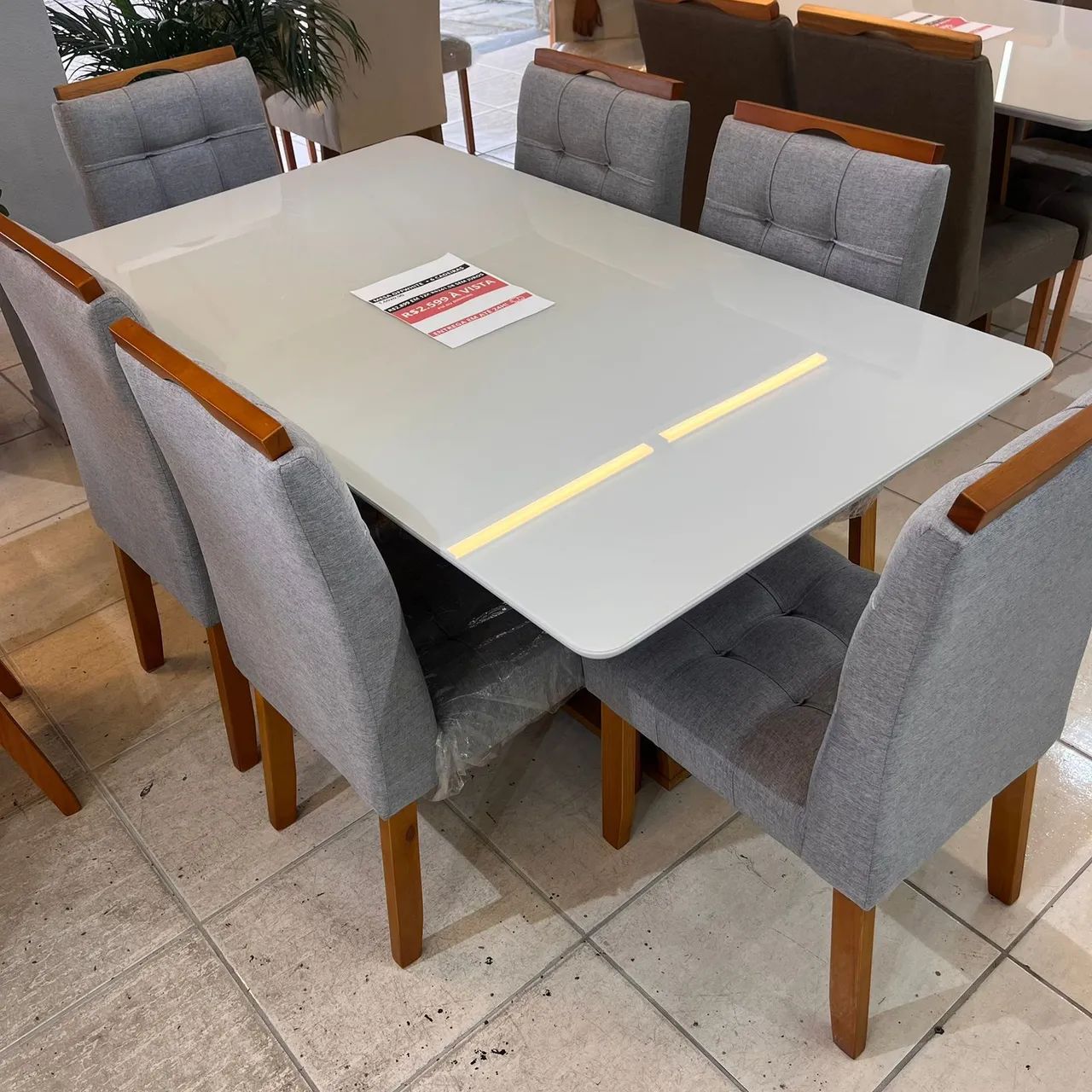 MESA DE JANTAR 1.60 X 0.90 + 6 CADEIRAS
