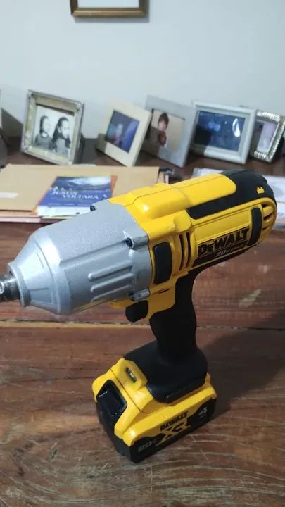 Chave de Impacto dewalt 1/2" 20V 4AH - Foto 4