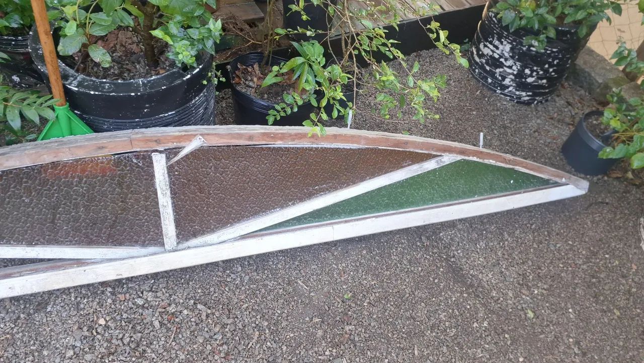 Janela de vidro antiga em arco - Foto 3