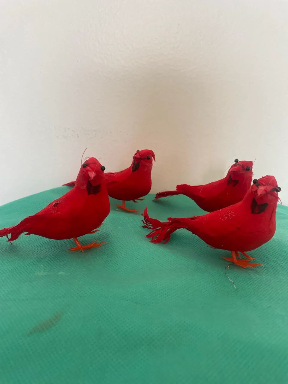 Pássaros vermelhos natalinos 