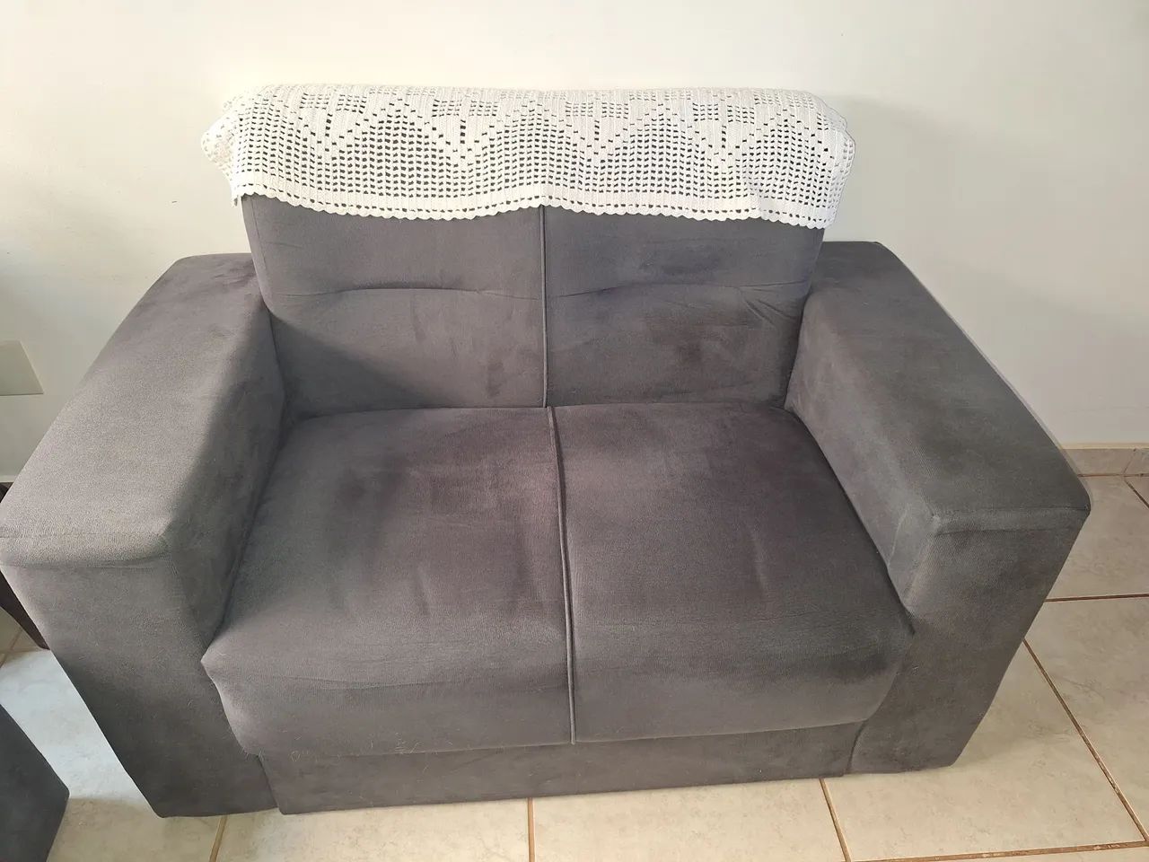 Sofá Leon de 2 e 3 lugares cinza  - Foto 4