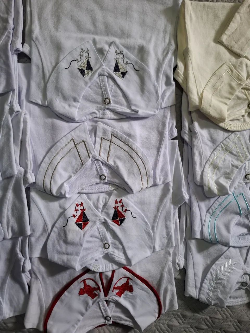 Kit Body Gola Bordada Menino/Saída Maternidade - Foto 4