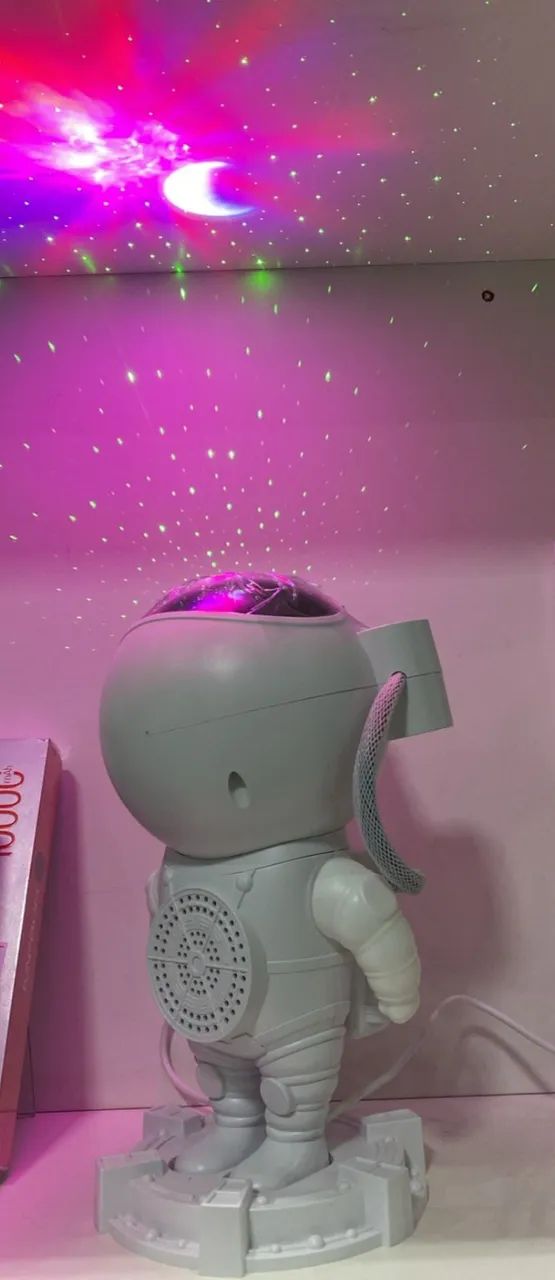Projetor Astronauta Luzes Led Estrelas E Lua Com Controle Som - Loja Coimbra Computadores  - Foto 4