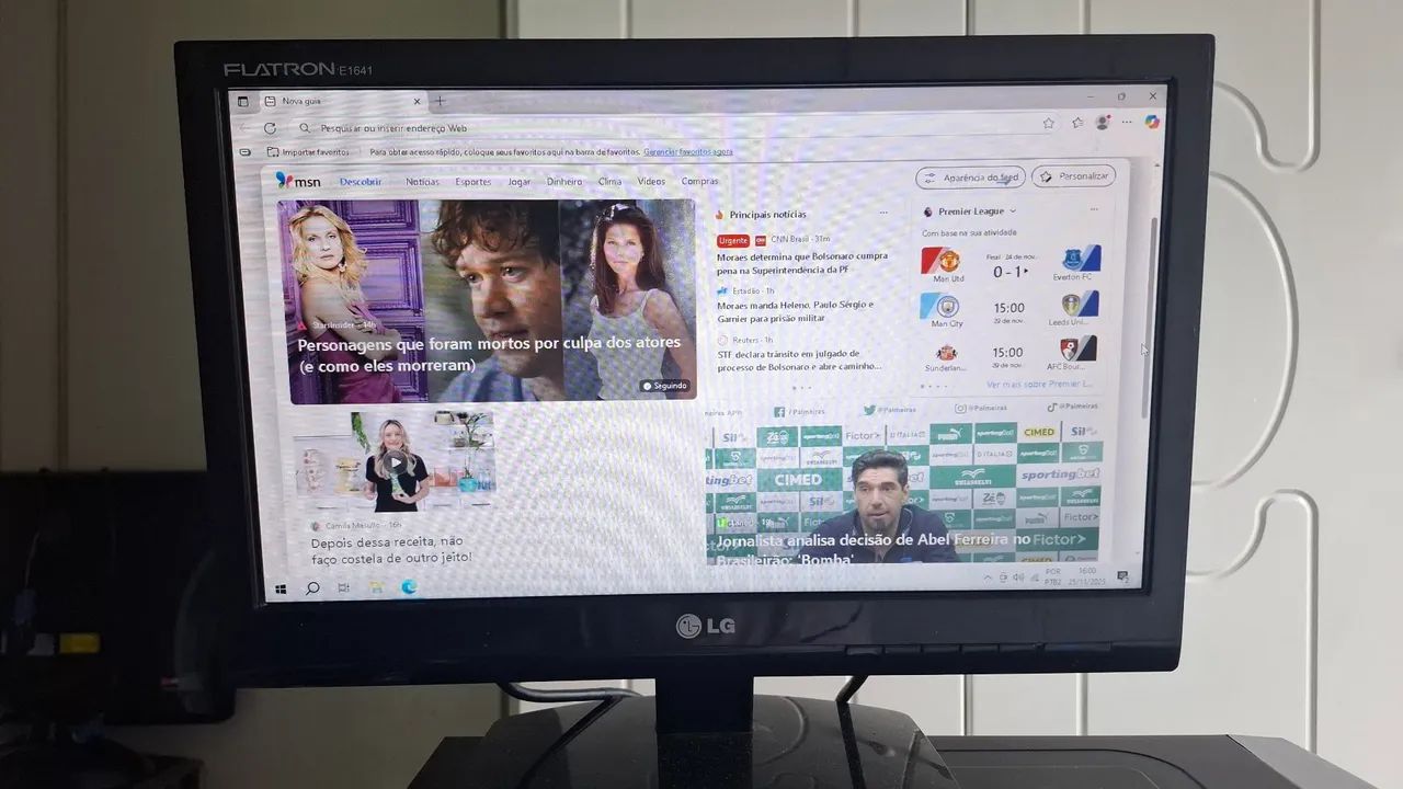 Complete computer with Core 2 Duo E2200 2.20GHz, 4GB RAM, 320GB hard drive, and 16" screen64529512964226123