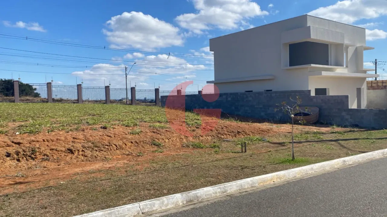 Terreno em condomínio fechado para venda com 280m² no Bairro da Floresta