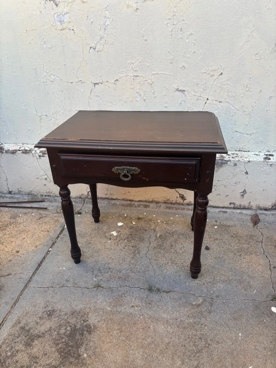 Mesa de Canto Clássica com Gaveta