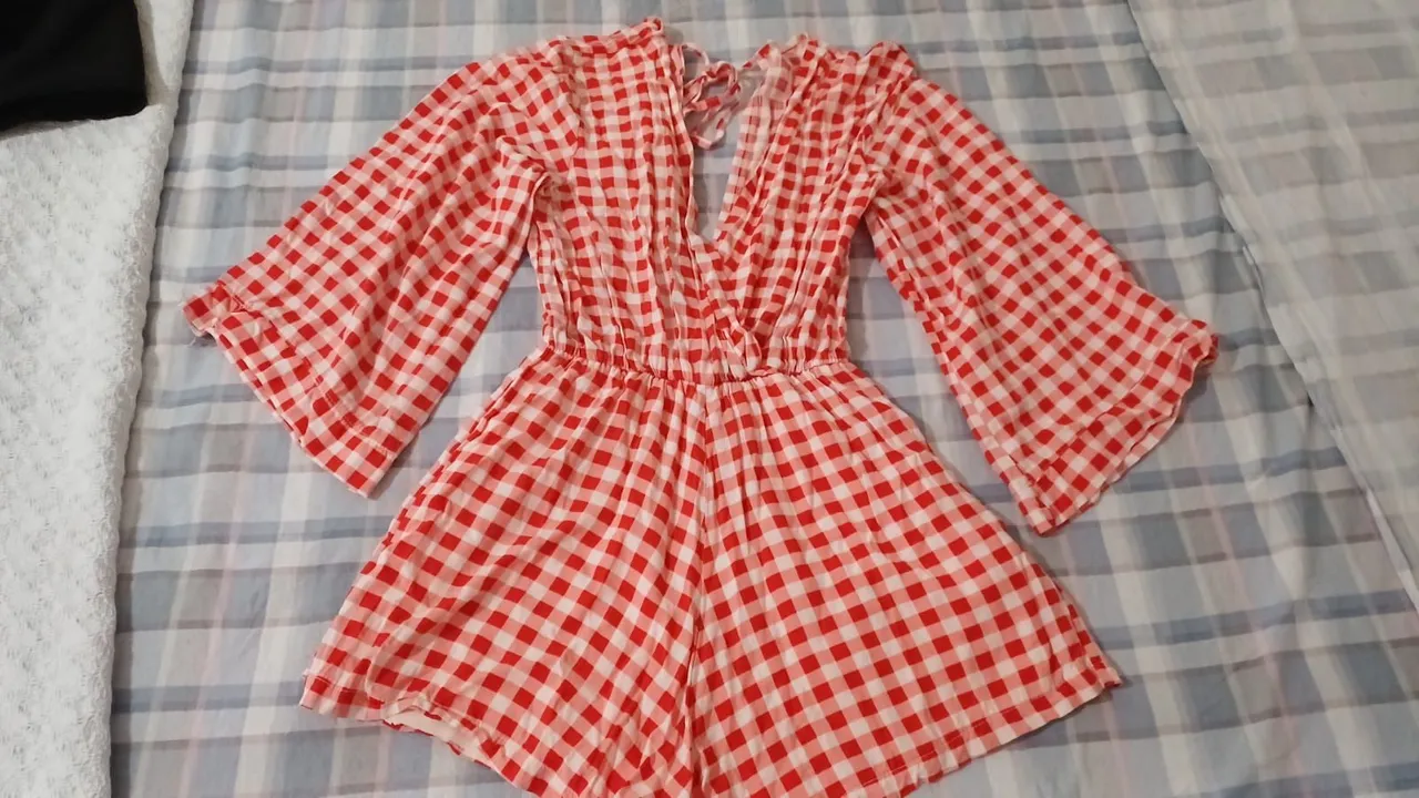 Macacão xadrez vermelho e branco