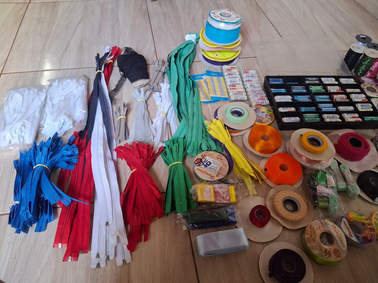 Kit de Zíperes e Acessórios para Artesanato