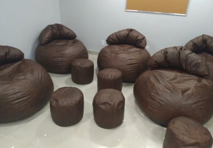 Puff bola com encosto + apoio de pé 