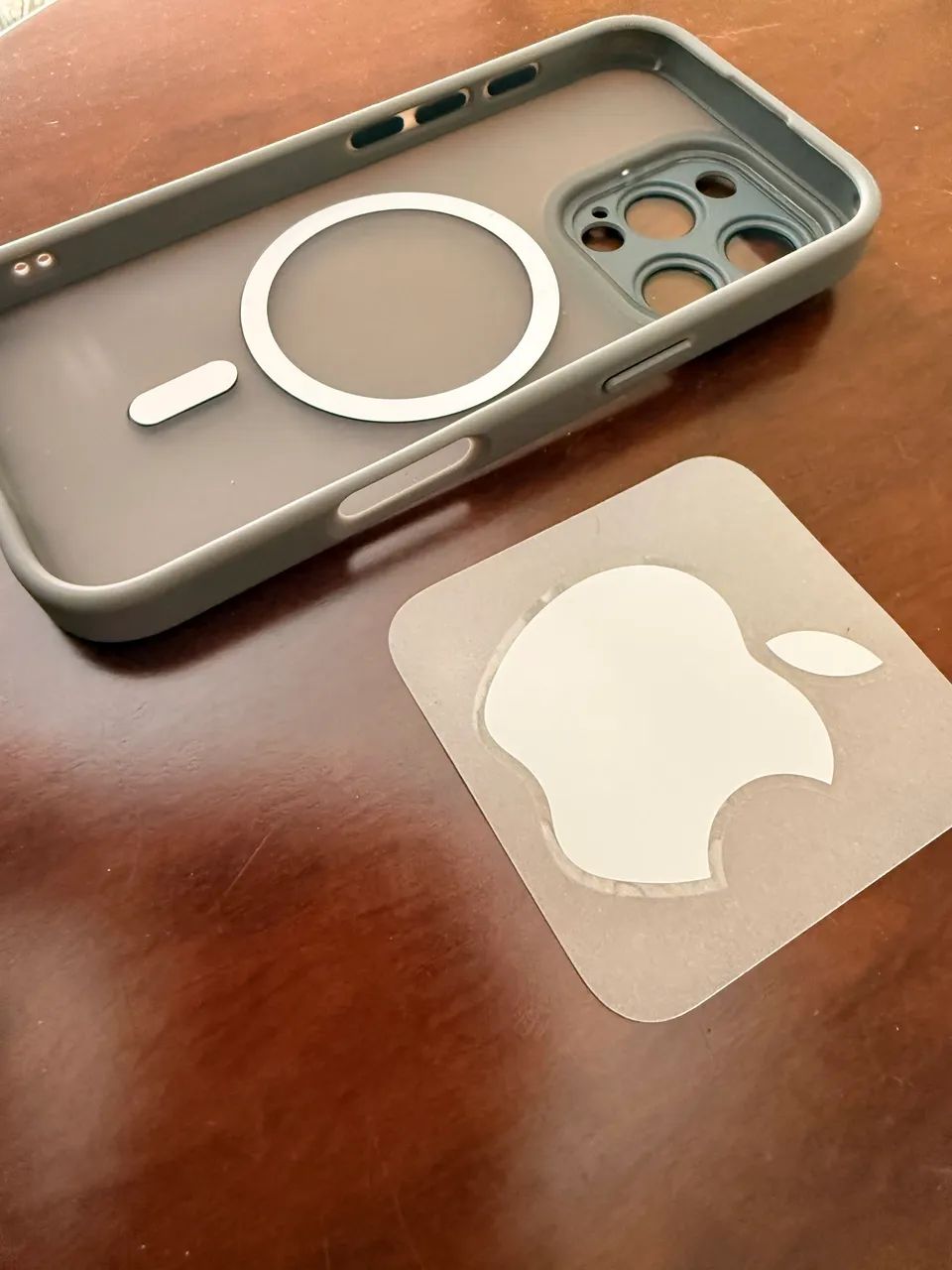 Capinha iPhone 16 Pro e adesivo apple - Foto 3