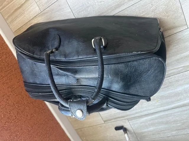 Vendo bolsa/mala de mão preta - Foto 3