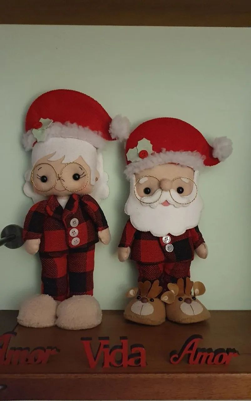 Papai e Mamãe Noel a Caráter e de Pijama e Boneco de Neve - Foto 2