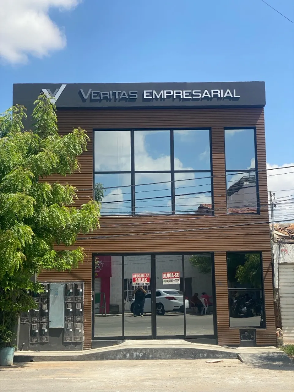 Oportunidade imperdível! Prédio Comercial Moderno! (Ao lado do Fórum Juazeiro-BA)
