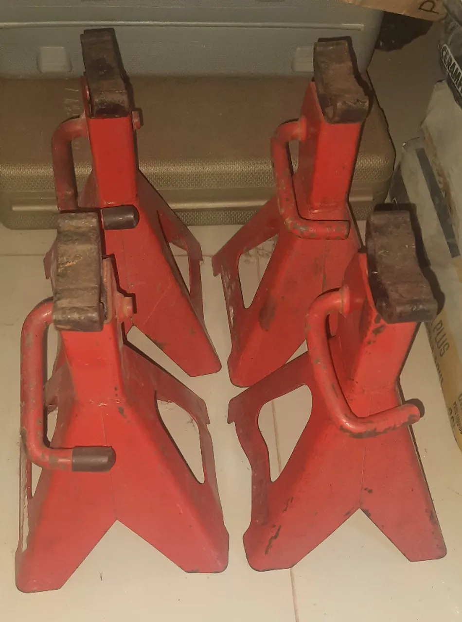Kit de Cavaletes Mecânicos para Sustentação de Veículos