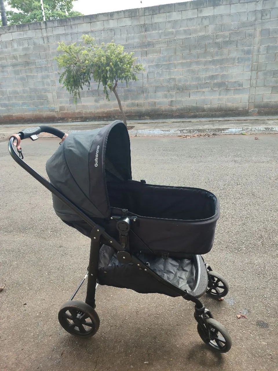 Carrinho de Bebê Gazerano