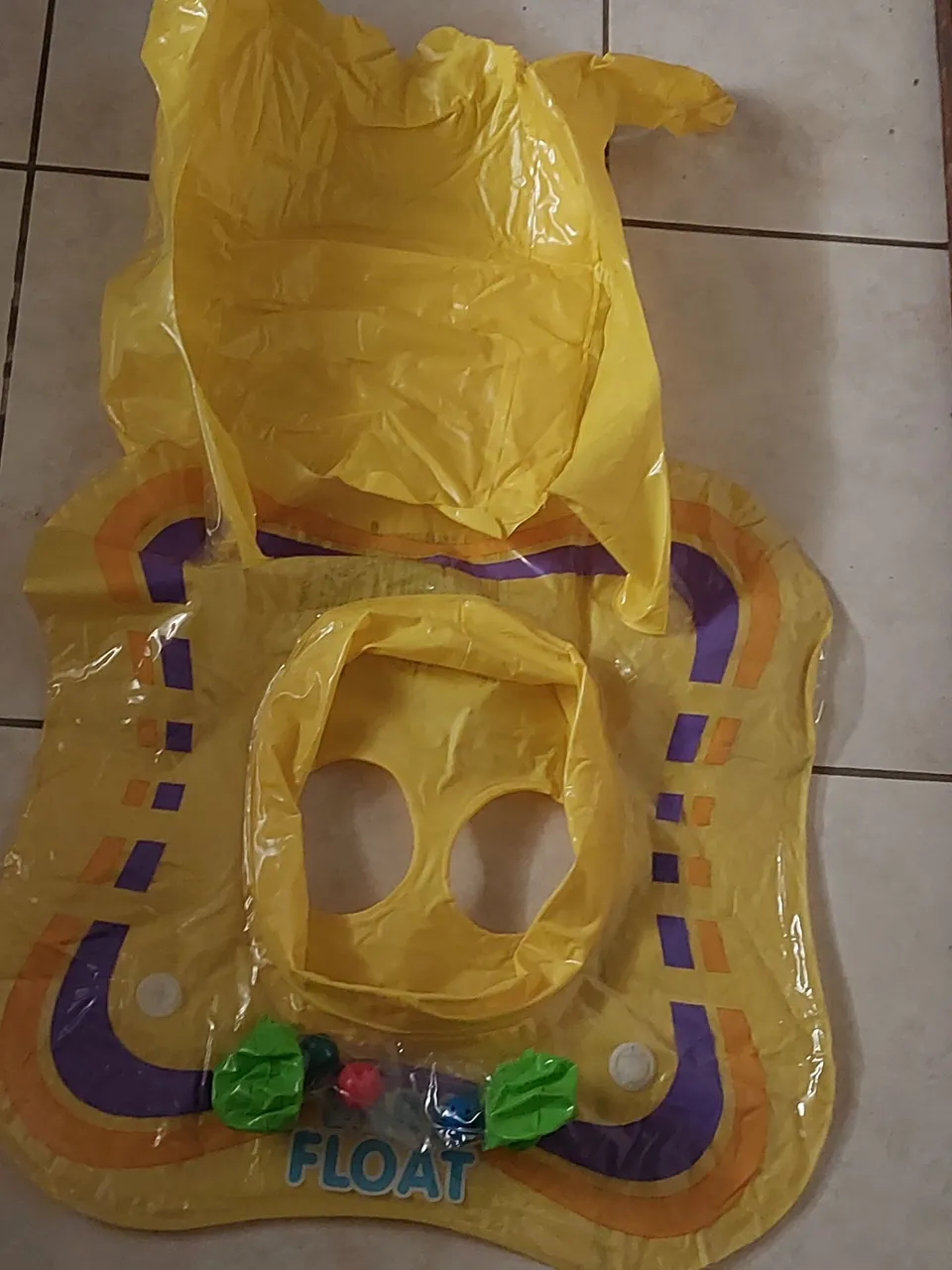 Bóia Infantil com Assento e Chocalhos - Diversão na Água!