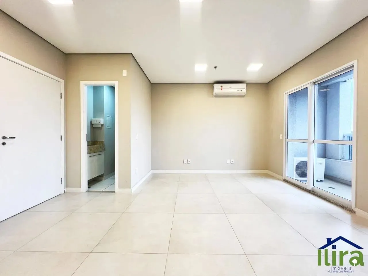 Sala Comercial de 33m², Ar Condicionado, 1 Vaga No Jardins Do Brasil