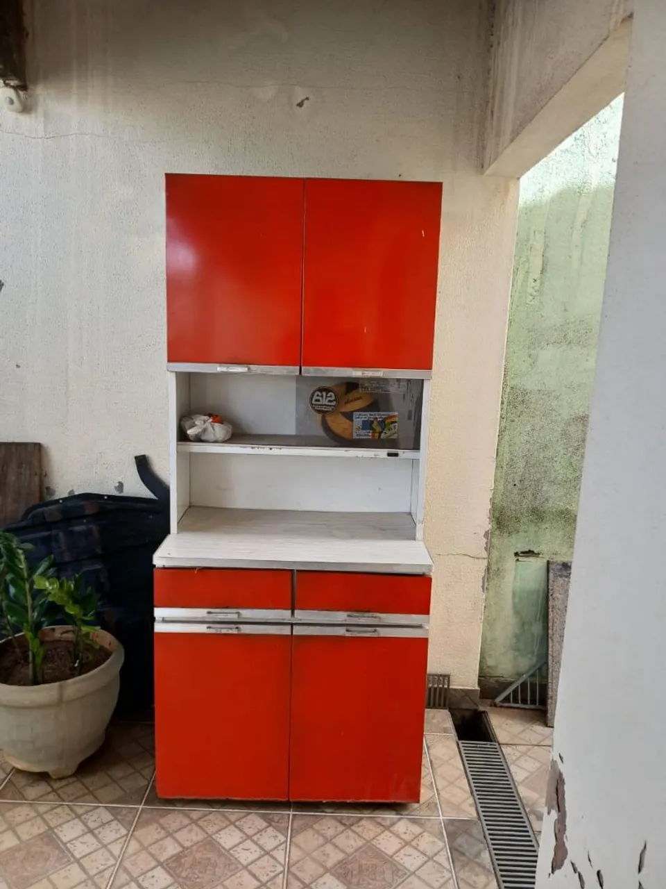 Armário de cozinha antigo