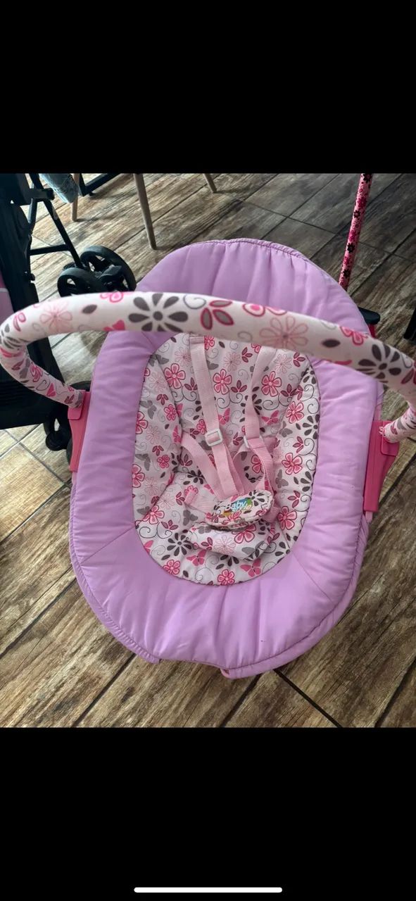 Carrinho de bebê bebê conforto e cadeirinha de brinde