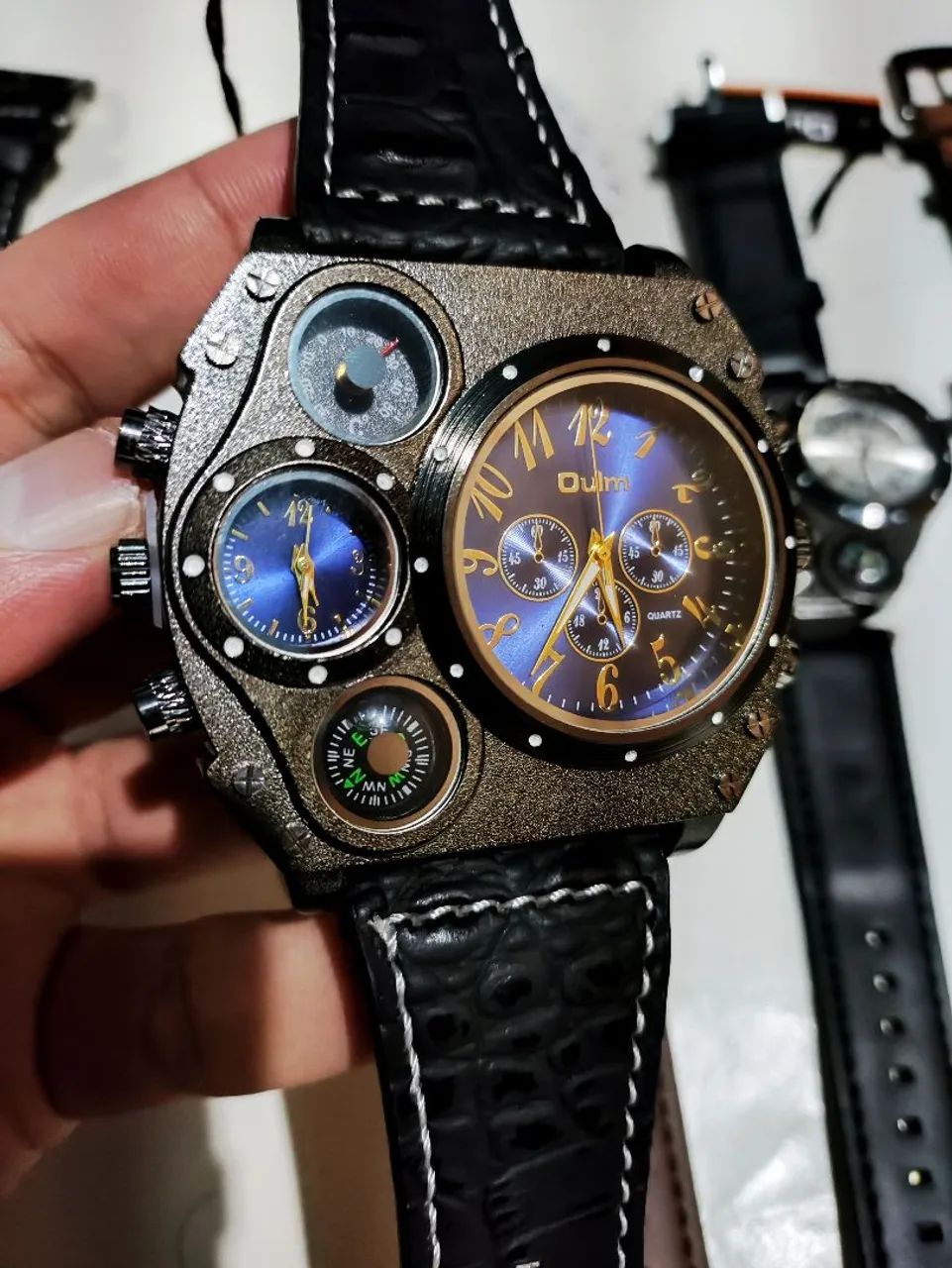 Relógio Masculino Oulm - Design Exclusivo