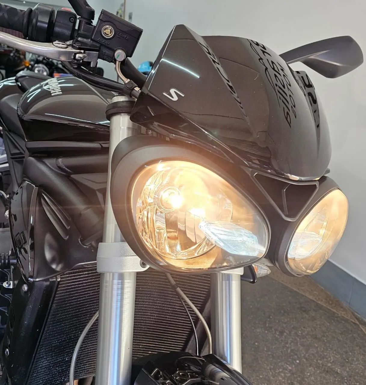 TRIUMPH STREET TRIPLE 765 S - 2018/2018 - 24.640km<br> - Foto 5