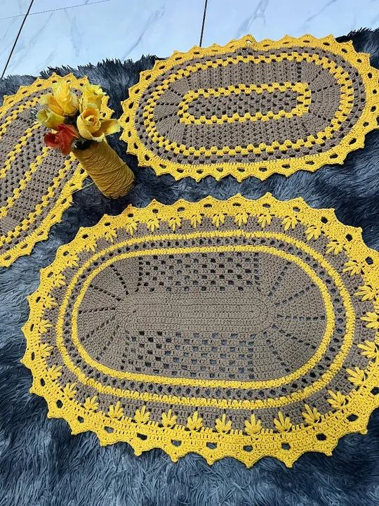 Jogo de Tapetes Crochê Oval - Bege e Amarelo 3 peças 