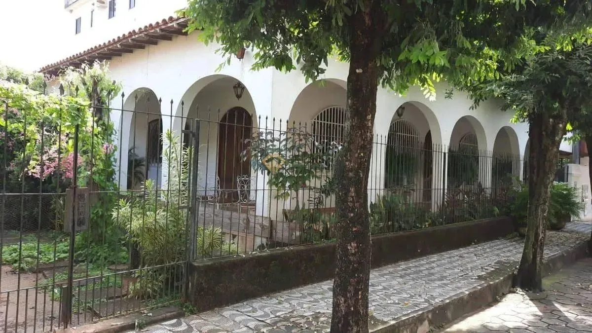 Casa a venda no bairro Vila Lenira com 260m² de área construída sobre um lote de 520m²