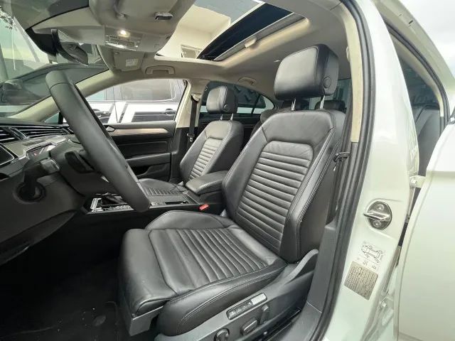 Volkswagen Passat Highline 2.0 TSI 220cv Tip. 2018 - Foto 6