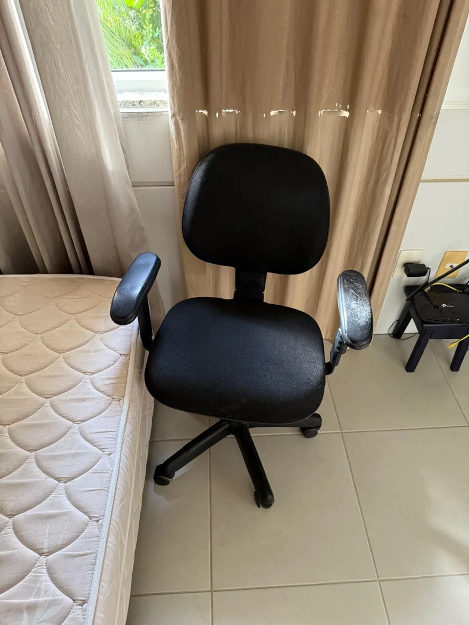 Cadeira de Escritório Giratória Preta (2 unidades - preço por unidade)