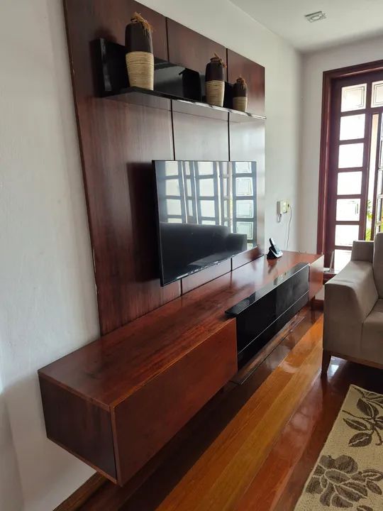 Rack de TV em madeira maciça