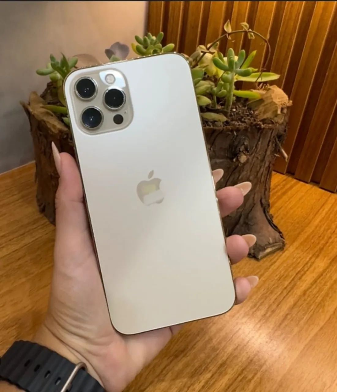 iPhone 12 pro Max 256gb- Dourado - Celulares e Smartphones