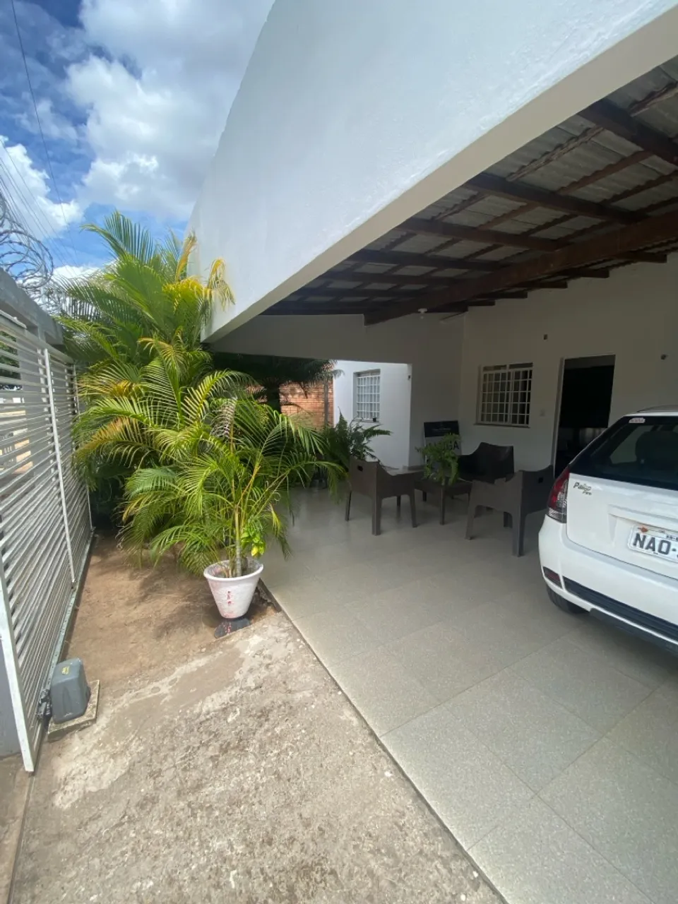 Casa com 03 quartos semi mobiliada