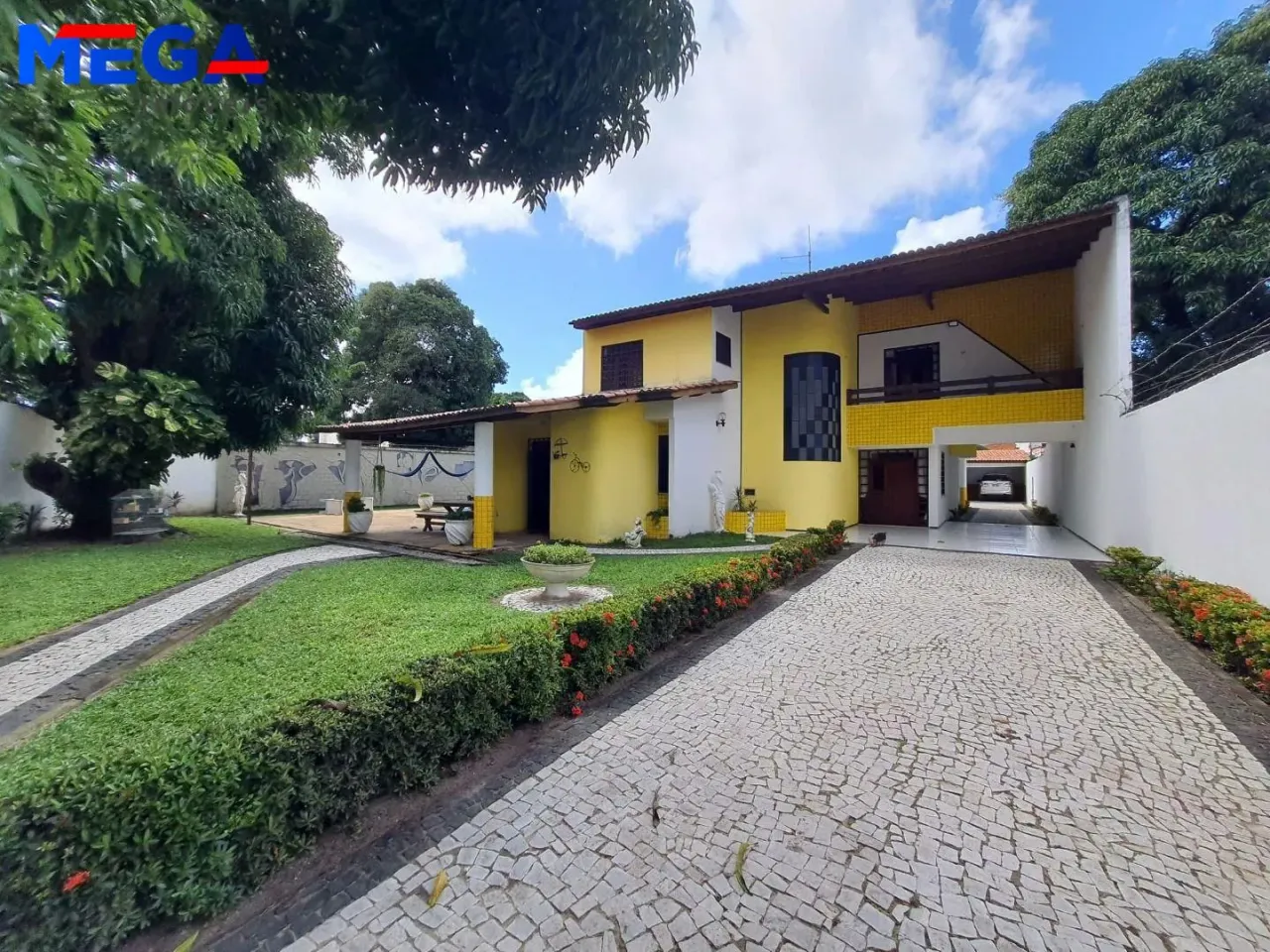 Espaçosa Casa Duplex com 665,75 m² Conforto, Lazer e Localização Privilegiada!