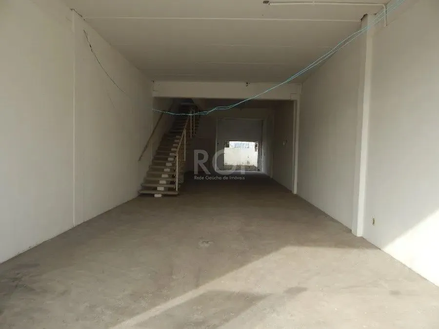 Excelente loja de calçada na Av Carlos Barbosa com 277,08 m² de área privativa , frente en