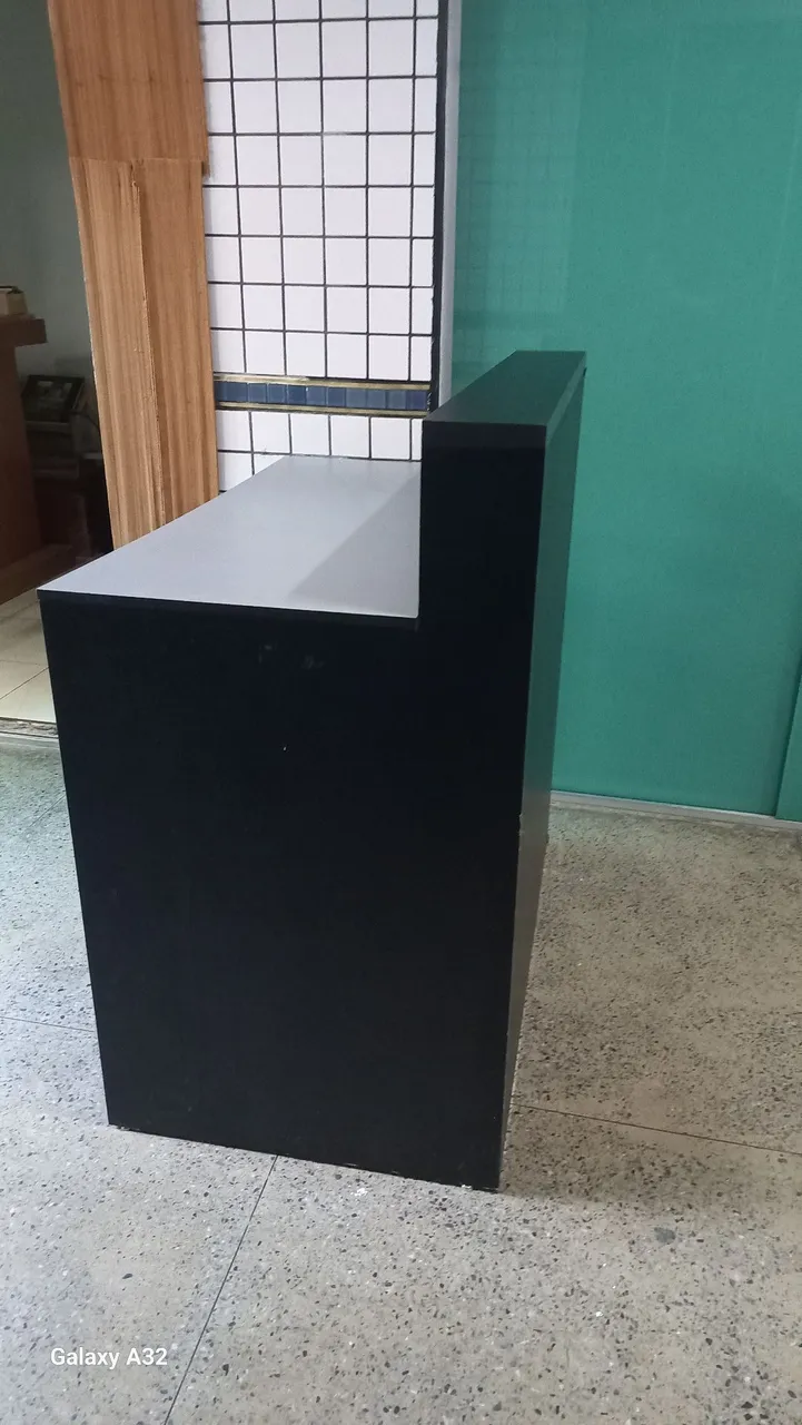 Balcão Preto com Design Moderno